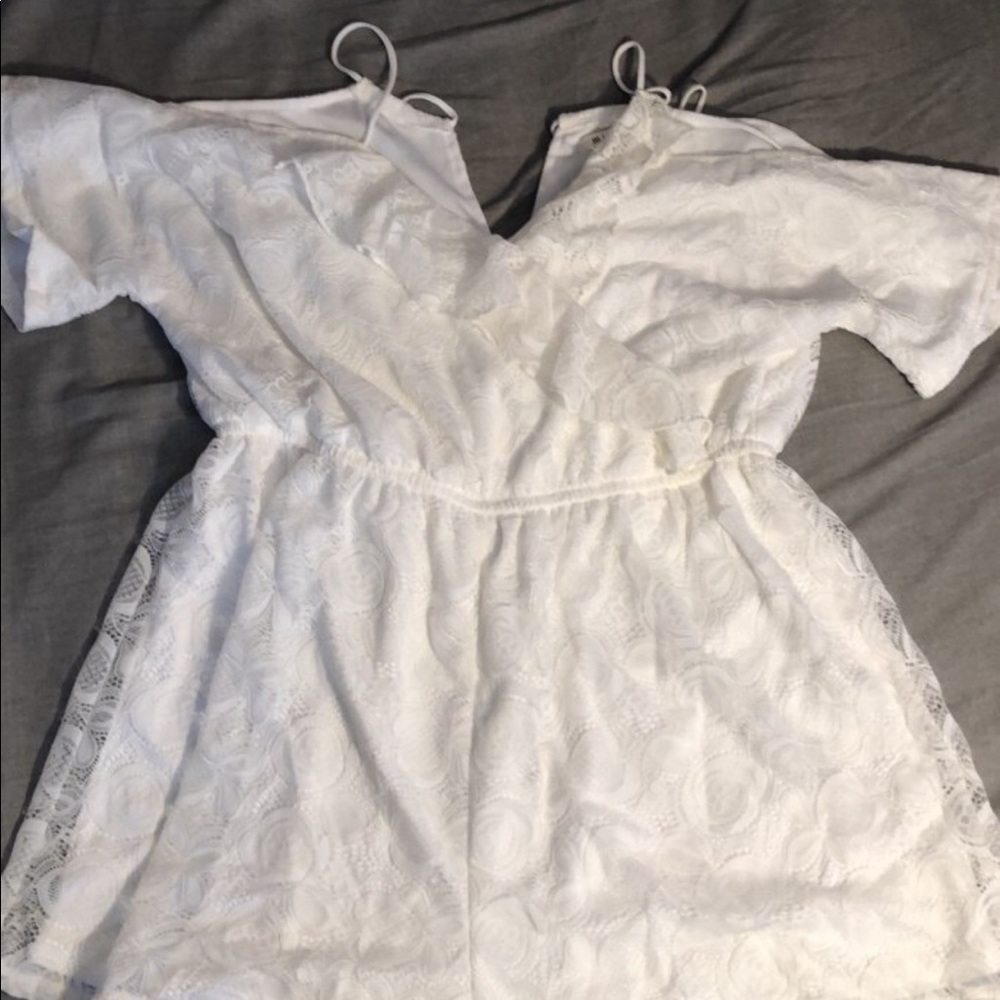 White lace cold-shoulder romper
